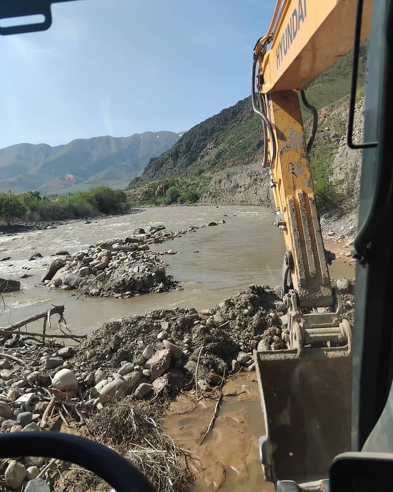 Кызыл-Октябрь айыл өкмөтүнө караштуу Кызыл-Октябрь айылындагы сугат суу арыктары тазаланып, фермерлерге талаа сугарууга  ыңгайлуу шарт түзүлдү